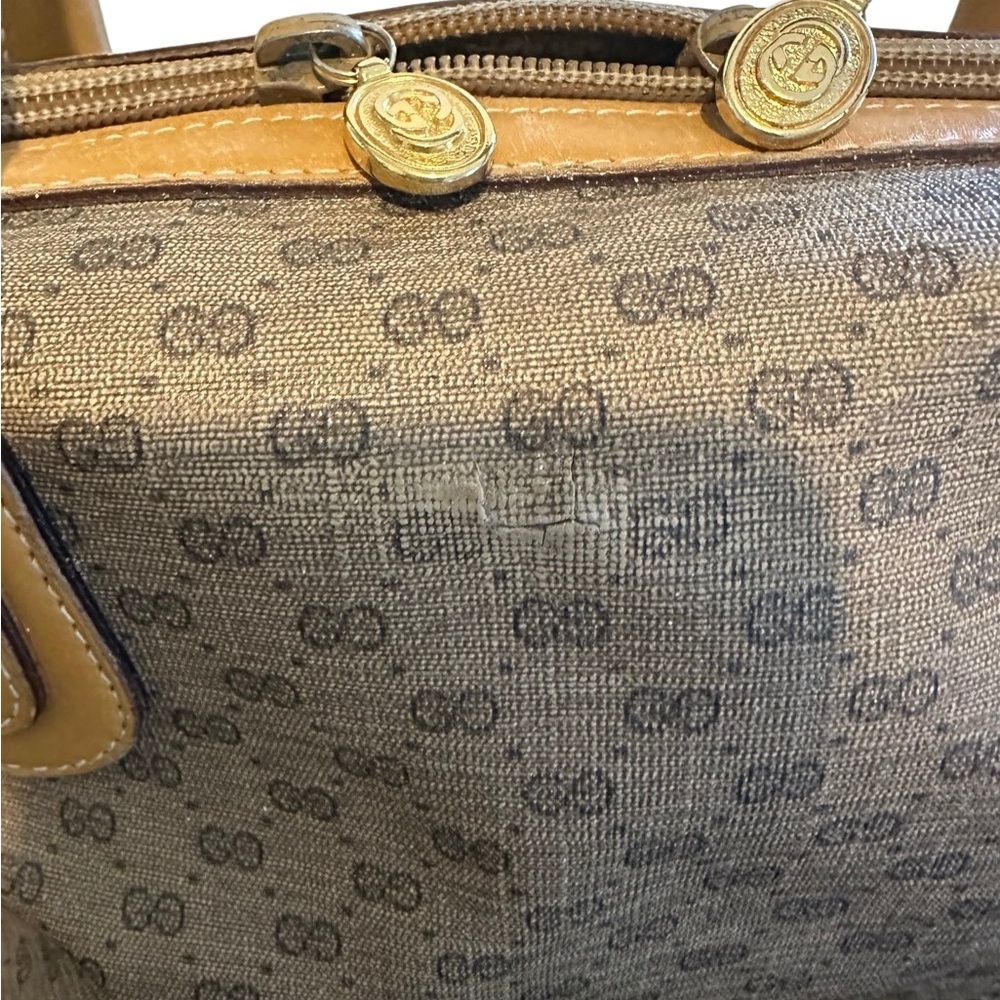 Gucci Beige Interior with Gold Accent - Picture 3 of 15